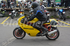 Oil_leak_rumble_2015_6371